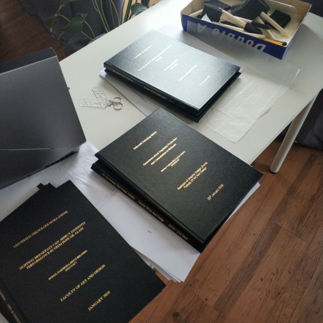 Thesis hardcover including gold stamping